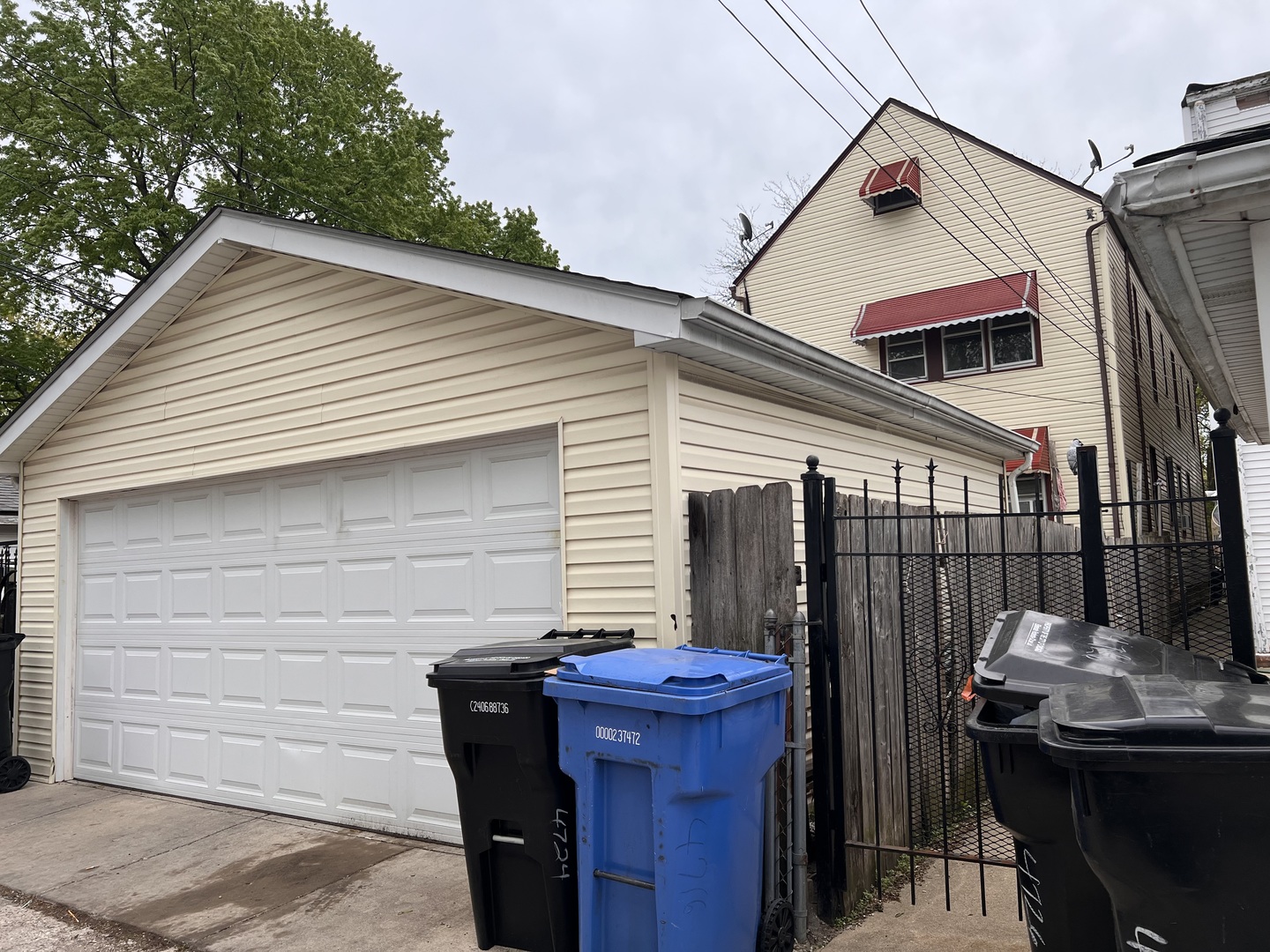 4726 N Kennicott Avenue