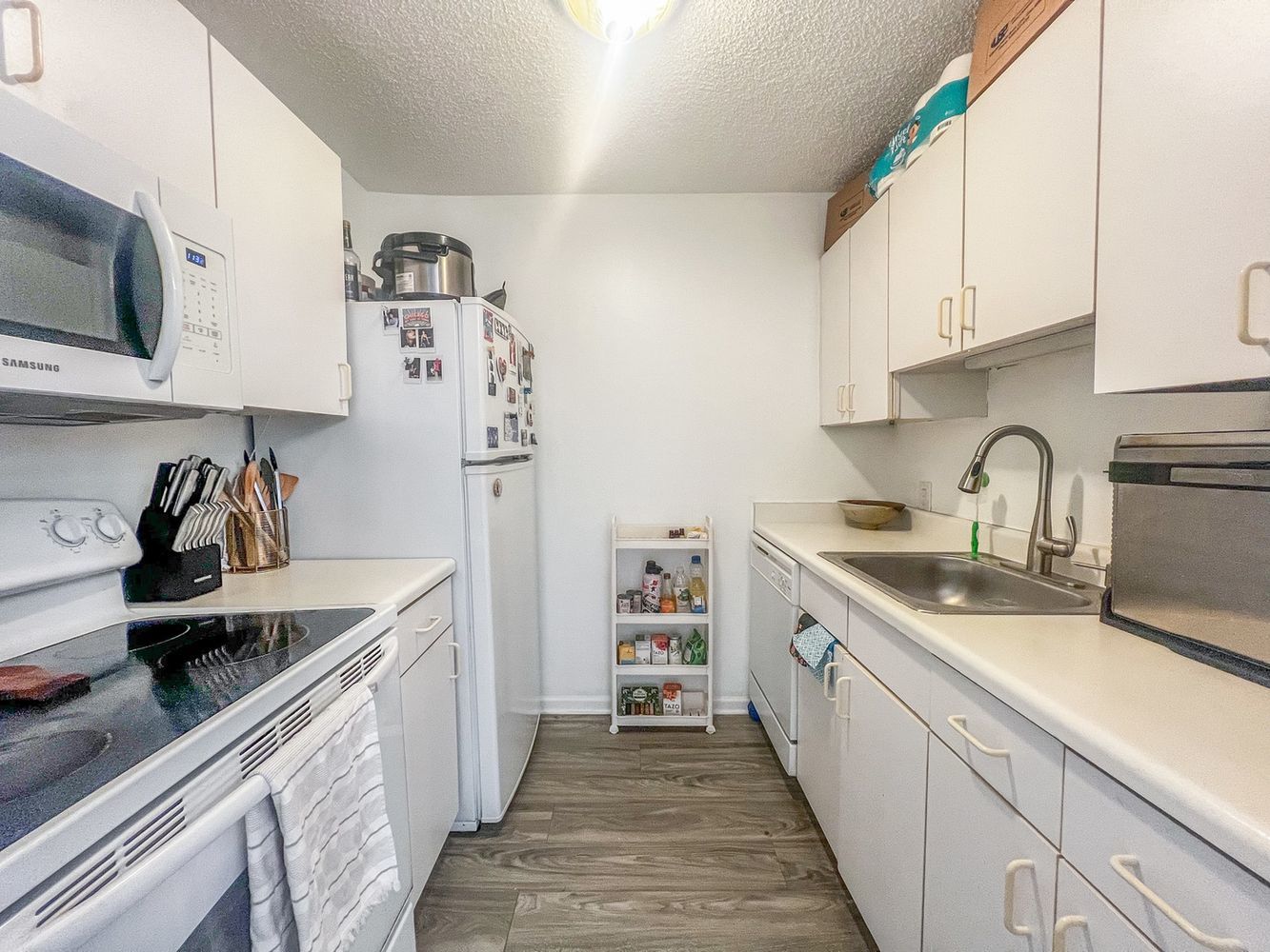33 W Delaware Place 8E