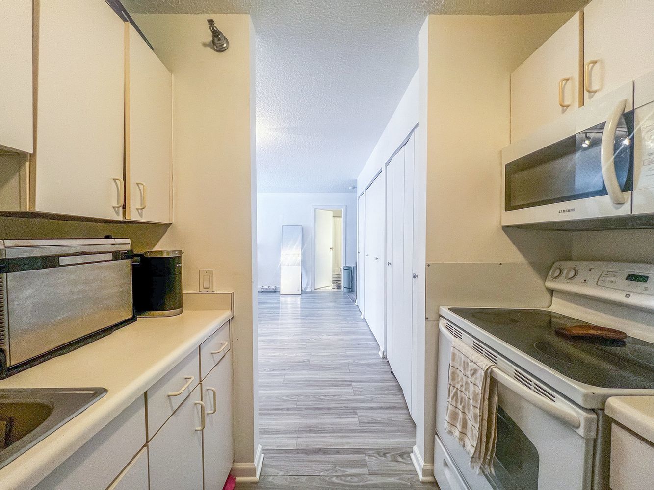 33 W Delaware Place 8E