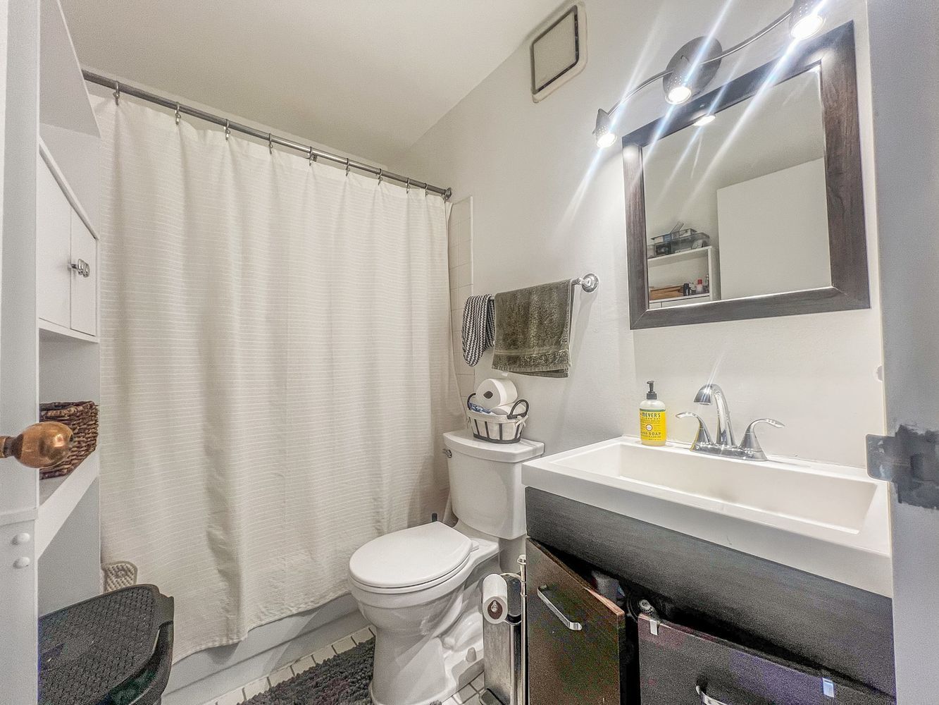 33 W Delaware Place 8E