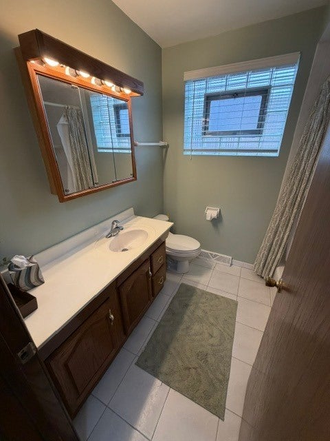 Tiny photo for 2822 W 102nd Place, Evergreen Park, IL 60805 (MLS # 12786324)