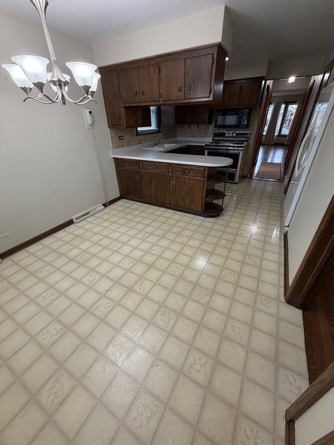 Tiny photo for 2822 W 102nd Place, Evergreen Park, IL 60805 (MLS # 12786324)