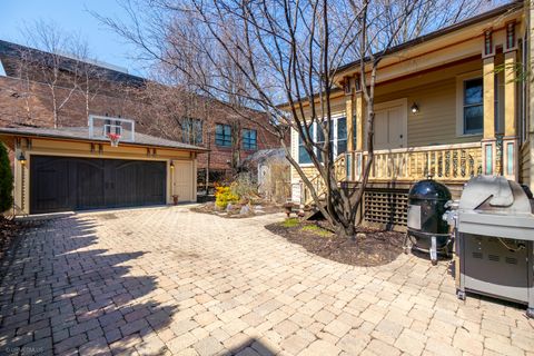 Tiny photo for 511 N GROVE Avenue, Oak Park, IL 60302 (MLS # 12607518)