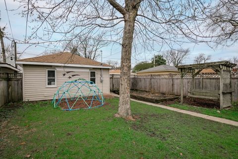 Tiny photo for 419 N Taylor Avenue, Oak Park, IL 60302 (MLS # 12616856)