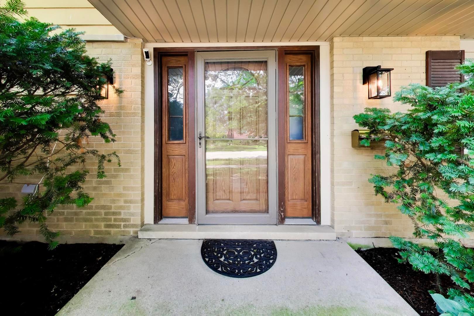 915 W Frontenac Drive