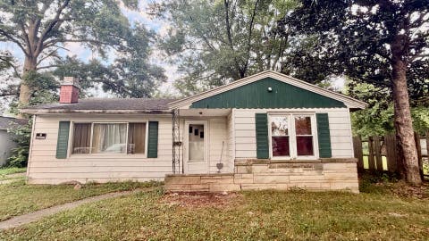 Photo of 1407 S Sycamore Street, Centralia, IL 62801 (MLS # 12718776)