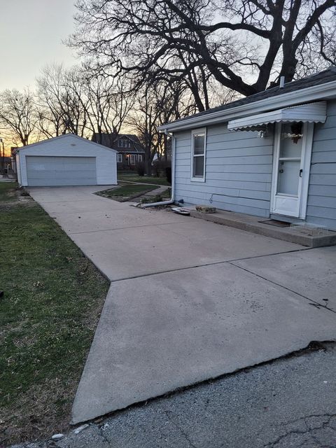 Tiny photo for 18237 Oakwood Avenue, Lansing, IL 60438 (MLS # 12602668)