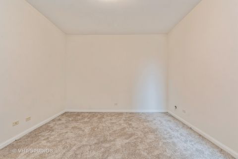 Tiny photo for 6320 S Greenwood Avenue #2, Chicago, IL 60637 (MLS # 12502907)