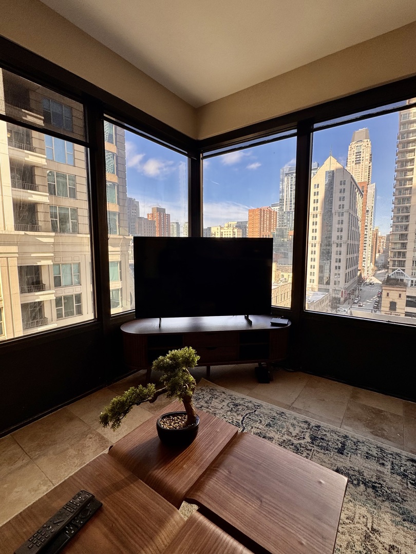 30 E Huron Street 907