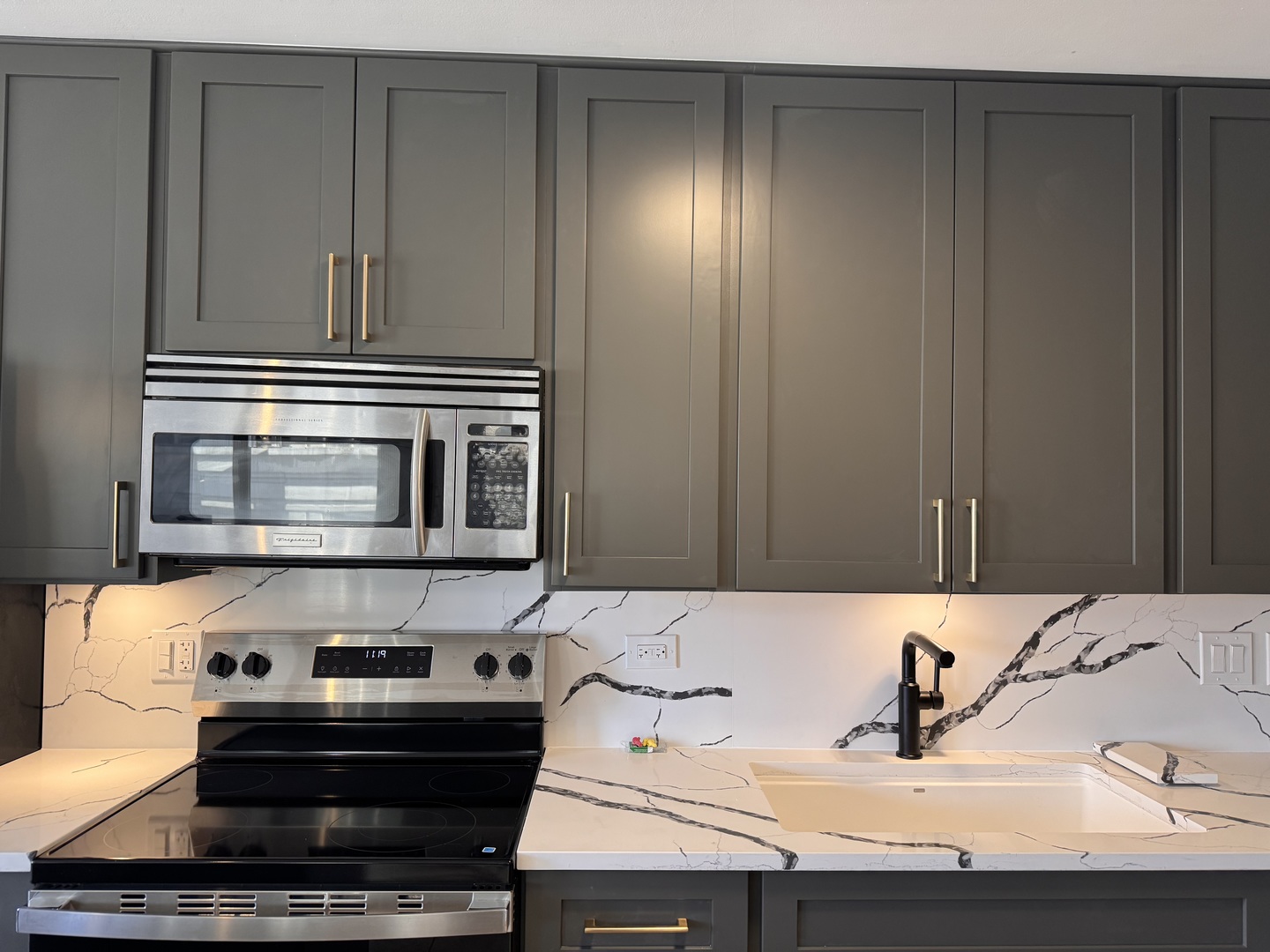 30 E Huron Street 907