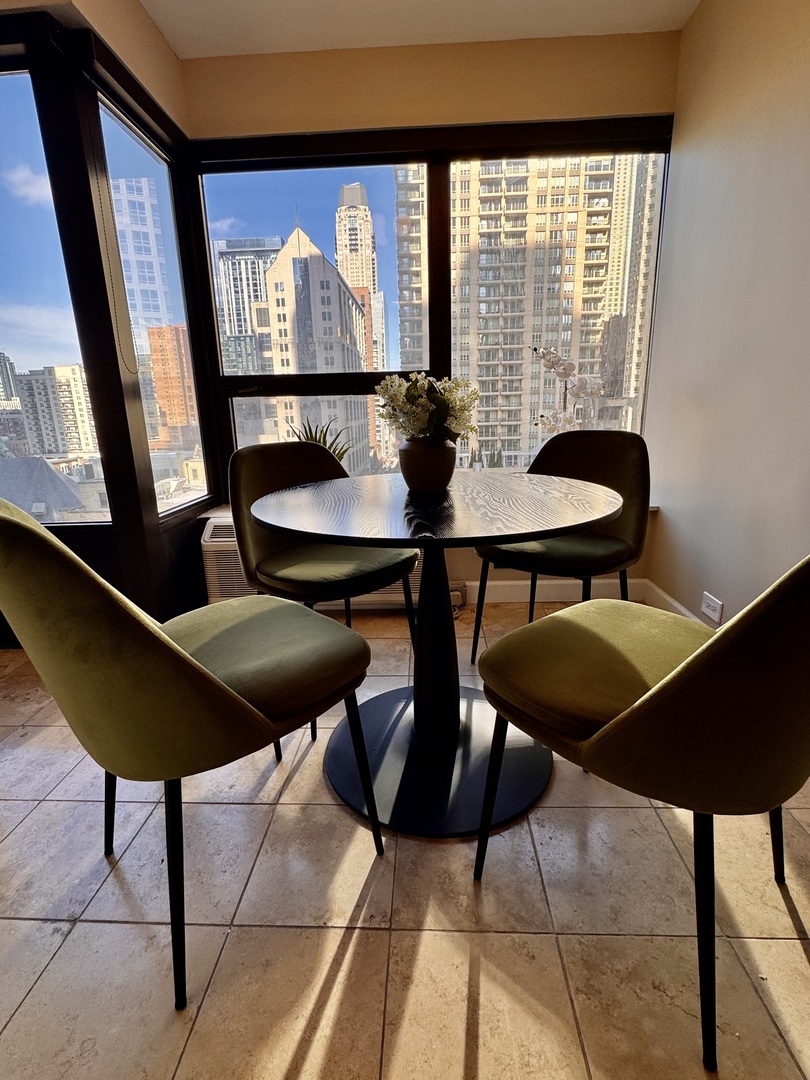 30 E Huron Street 907