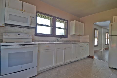 Tiny photo for 760 Guthrie Street, Ottawa, IL 61350 (MLS # 12488866)