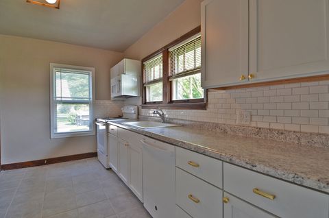 Tiny photo for 760 Guthrie Street, Ottawa, IL 61350 (MLS # 12488866)