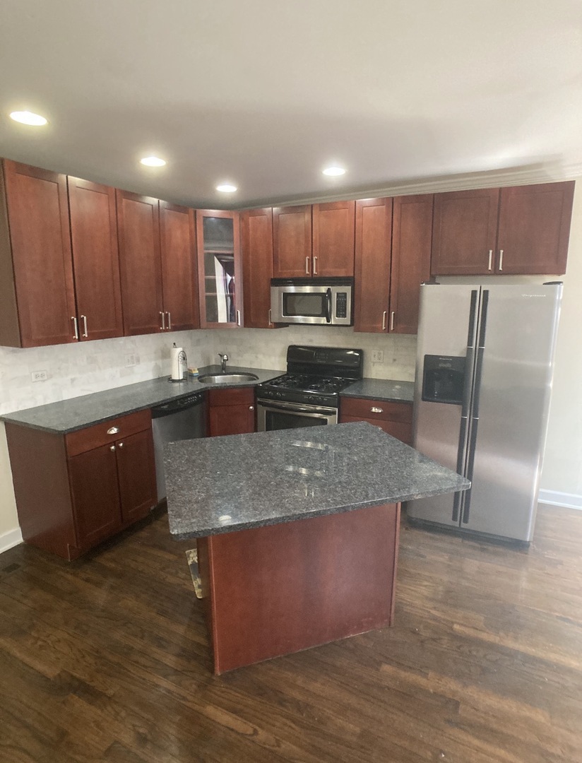 1119 W Grand Avenue CH