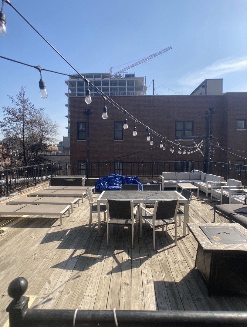 1119 W Grand Avenue CH