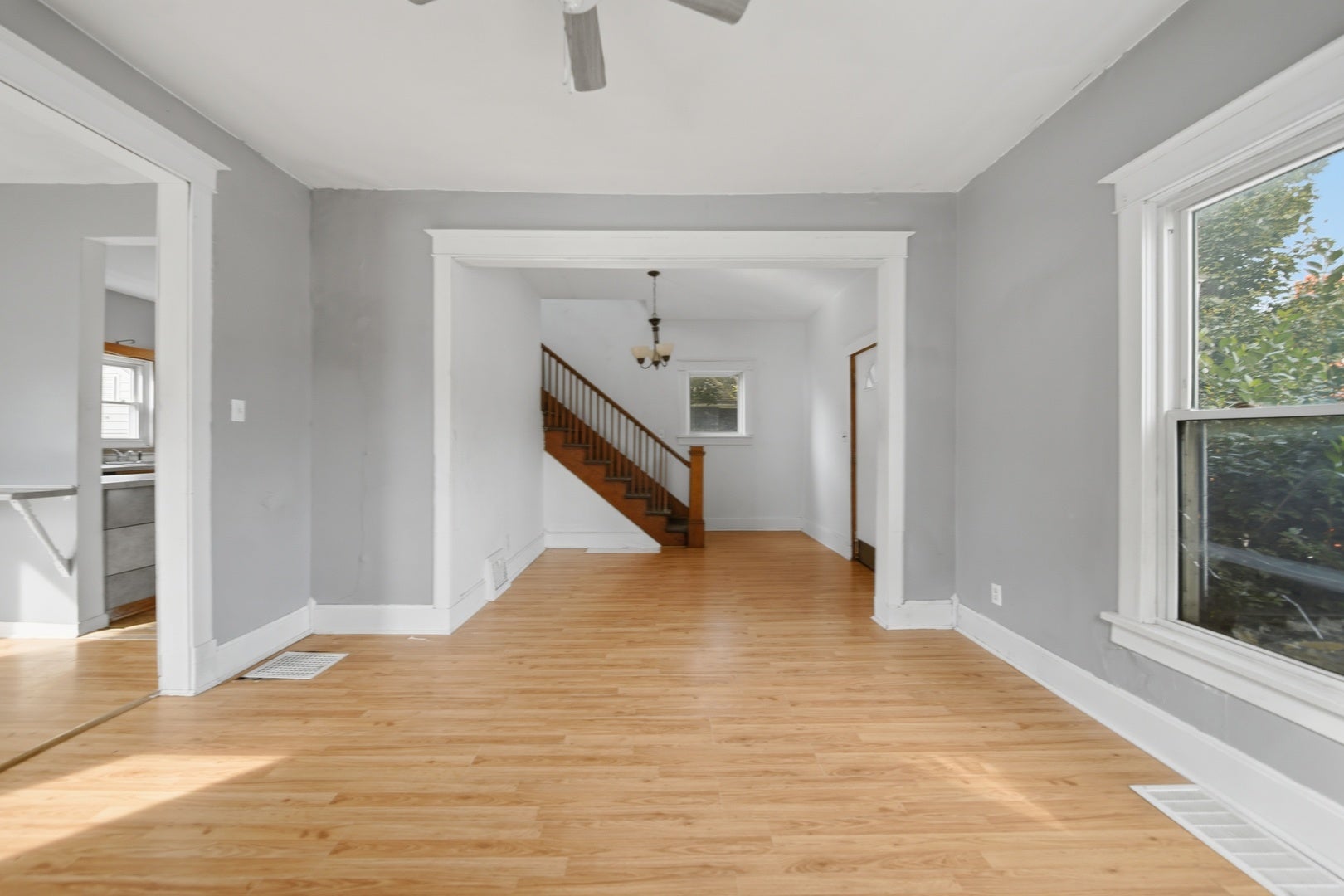 1502 E 4TH Street
