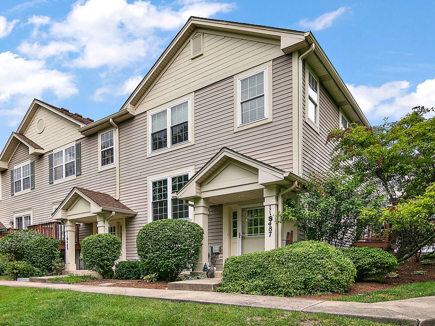 View Willowbrook, IL 60527 townhome