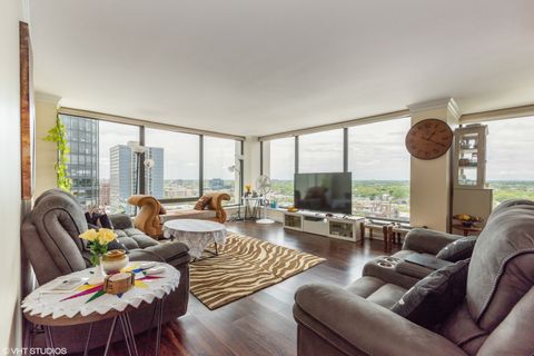 Tiny photo for 5445 N Sheridan Road #1815, Chicago, IL 60640 (MLS # 12370600)