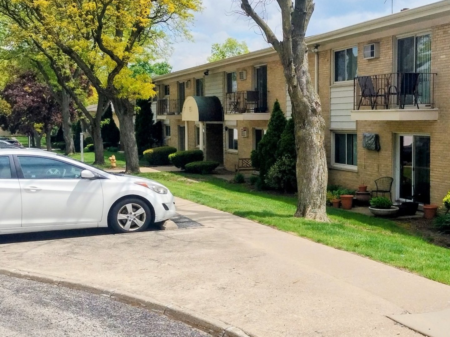 551 Carlysle Drive 10