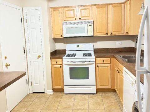 Tiny photo for 551 Carlysle Drive #10, Clarendon Hills, IL 60514 (MLS # 12633798)