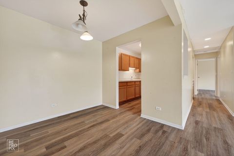 Tiny photo for 880 N Lakeside Drive #3C, Vernon Hills, IL 60061 (MLS # 12589637)