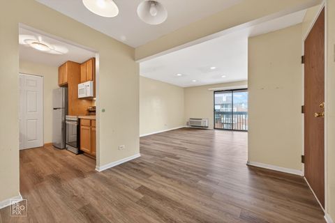 Tiny photo for 880 N Lakeside Drive #3C, Vernon Hills, IL 60061 (MLS # 12589637)