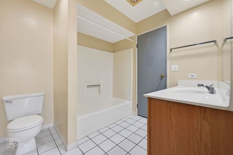 Tiny photo for 880 N Lakeside Drive #3C, Vernon Hills, IL 60061 (MLS # 12589637)