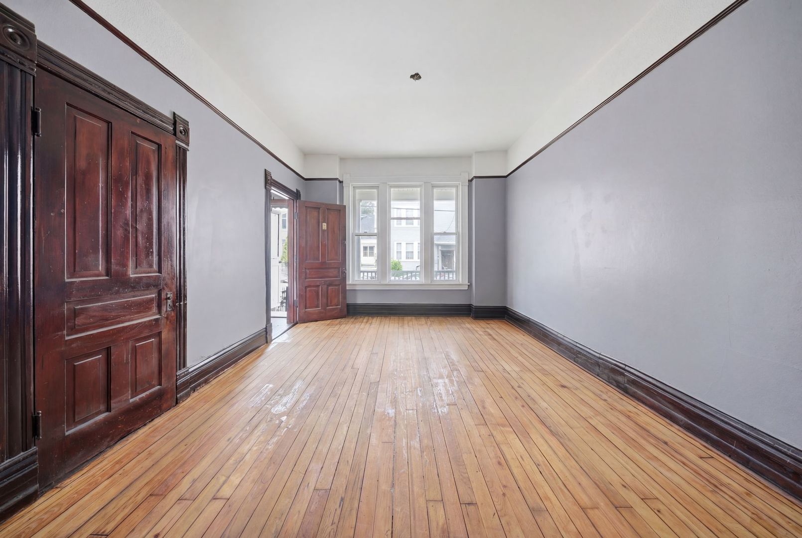 2633 W Crystal Street