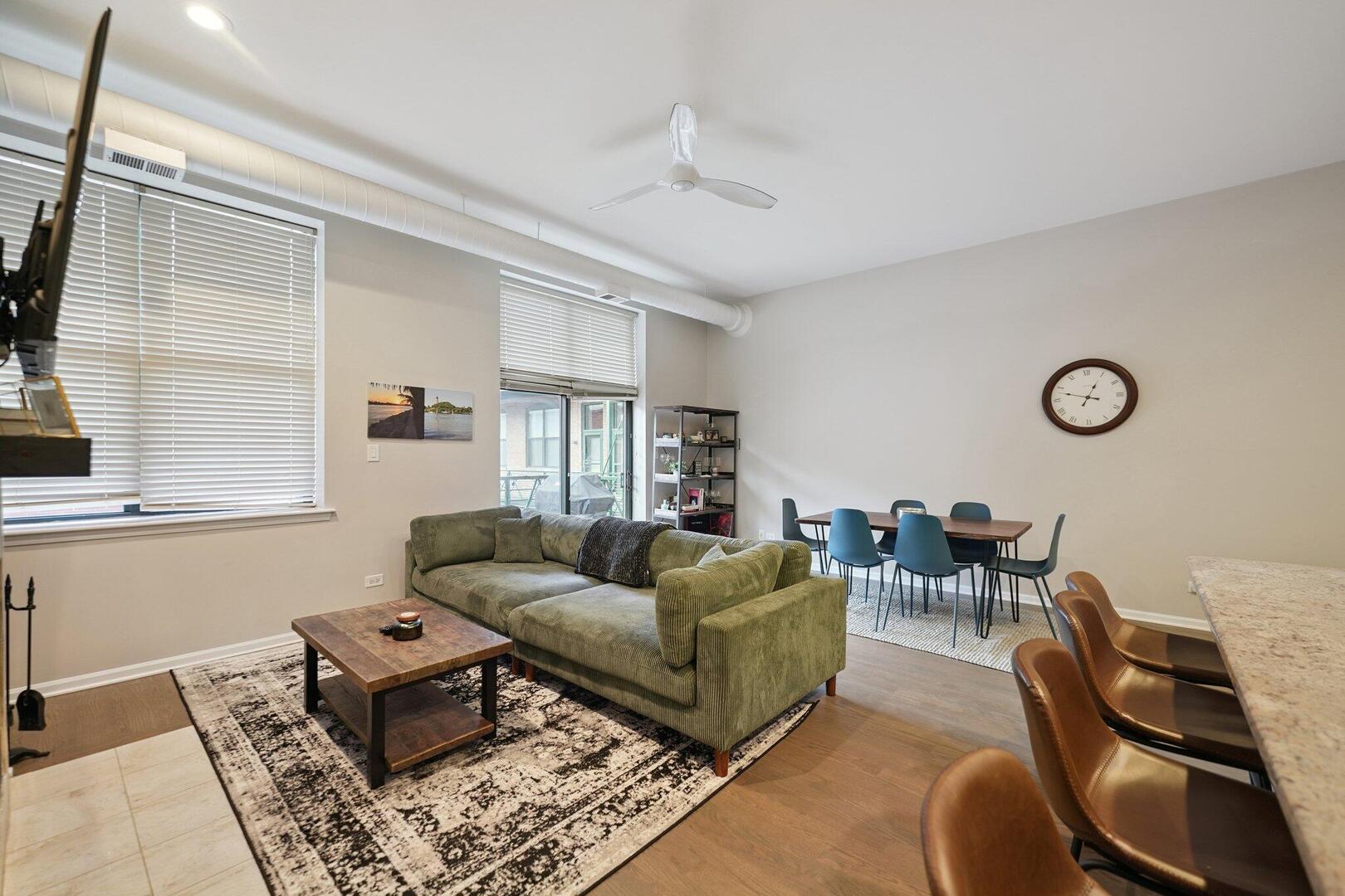 2512 N Bosworth Avenue 202