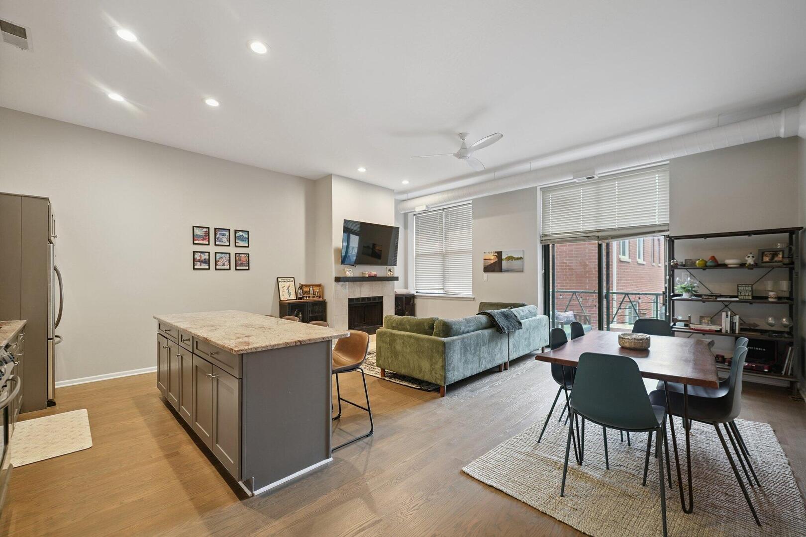 2512 N Bosworth Avenue 202