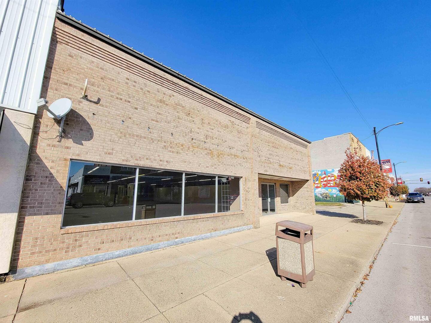 128 W NORTH Avenue