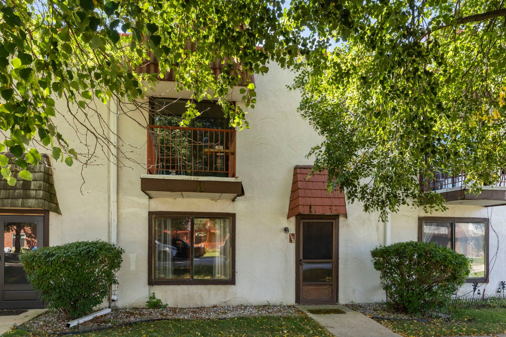 743 E Fullerton Avenue 108