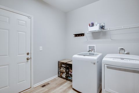 Tiny photo for 3545 AYRES Drive, Aurora, IL 60506 (MLS # 12598210)