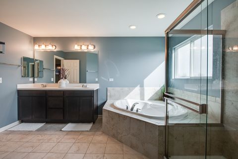 Tiny photo for 3545 AYRES Drive, Aurora, IL 60506 (MLS # 12598210)