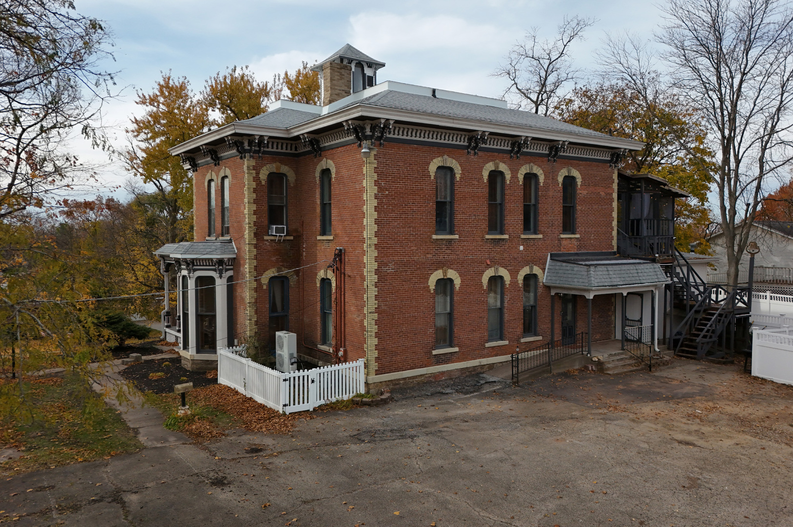 402 W Lincolnway Road