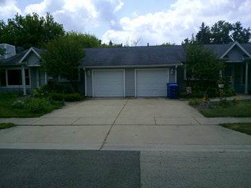 1433 oakwood Drive DeKalb IL 60115