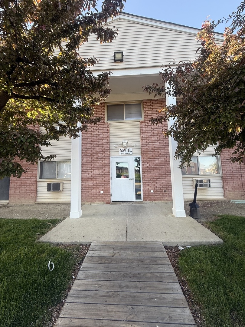 659 E Fullerton Avenue 107