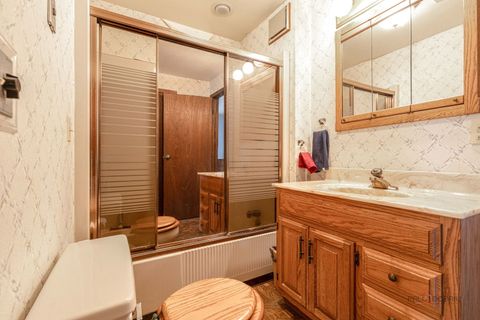 Tiny photo for 580 N Quentin Road, Palatine, IL 60067 (MLS # 12604050)