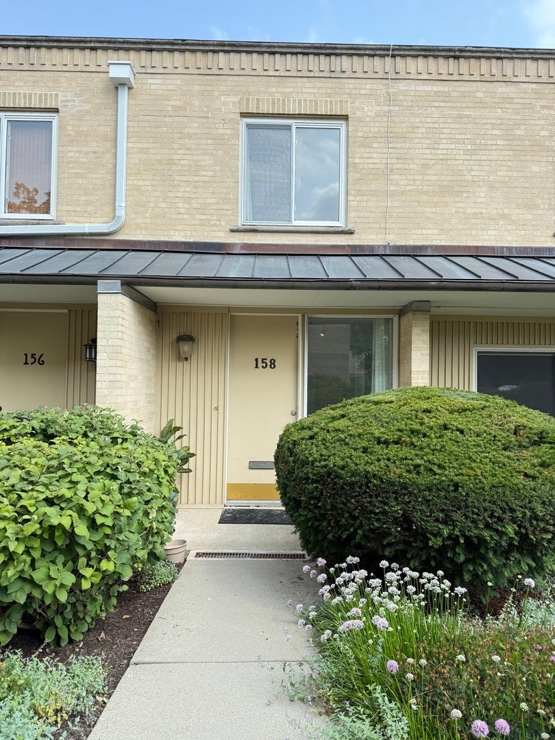 158 Green Bay Road