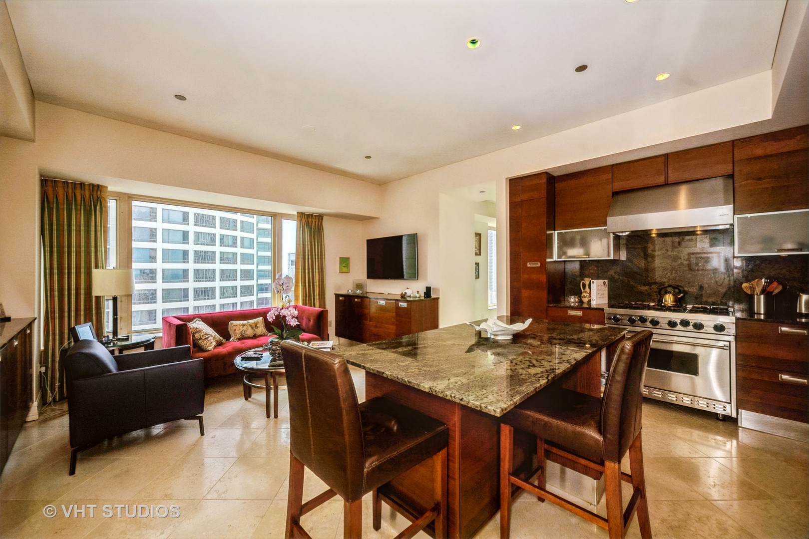 800 N MICHIGAN Avenue 3203