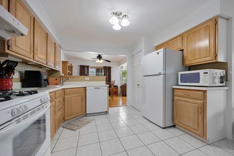 Tiny photo for 733 Clover Hill Court, Elk Grove Village, IL 60007 (MLS # 12586133)