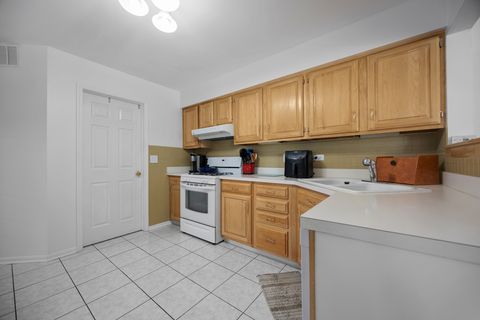 Tiny photo for 733 Clover Hill Court, Elk Grove Village, IL 60007 (MLS # 12586133)