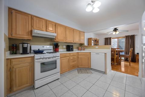 Tiny photo for 733 Clover Hill Court, Elk Grove Village, IL 60007 (MLS # 12586133)