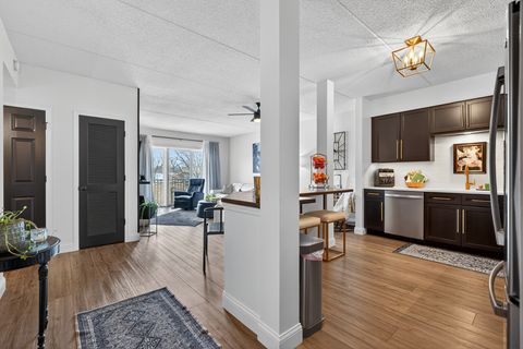 Tiny photo for 500 E Saint Charles Road #302, Lombard, IL 60148 (MLS # 12562798)