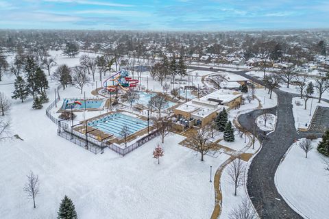 Tiny photo for 500 E Saint Charles Road #302, Lombard, IL 60148 (MLS # 12562798)