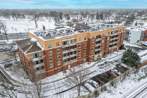 Tiny photo for 500 E Saint Charles Road #302, Lombard, IL 60148 (MLS # 12562798)