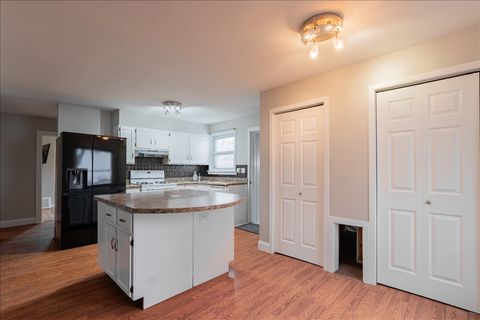 Tiny photo for 8 Felton Place, Bloomington, IL 61701 (MLS # 12606755)