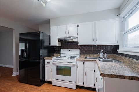 Tiny photo for 8 Felton Place, Bloomington, IL 61701 (MLS # 12606755)