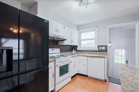 Tiny photo for 8 Felton Place, Bloomington, IL 61701 (MLS # 12606755)