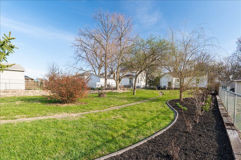 Tiny photo for 8 Felton Place, Bloomington, IL 61701 (MLS # 12606755)